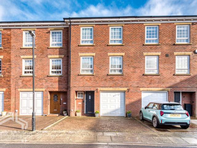 Townhouse for sale in Lancashire