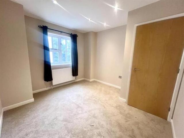 Townhouse for rent in Compton, West Midlands