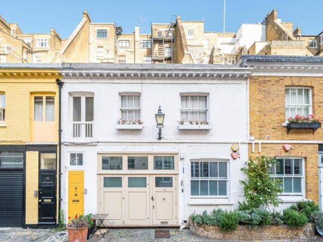 Townhouse for rent in South Kensington, Greater London