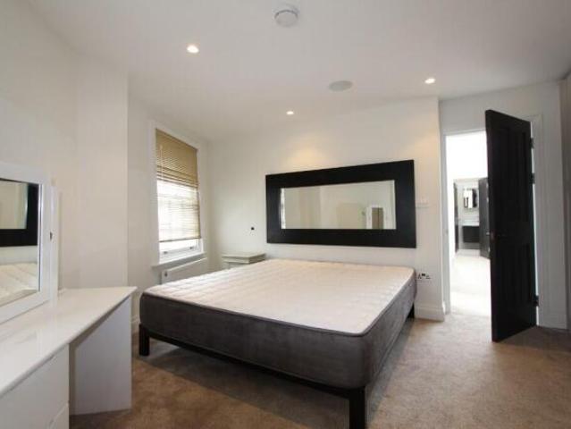 Townhouse for rent in Cat Hill