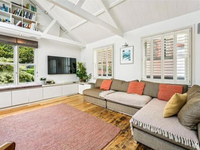 Townhouse for rent in Cat Hill