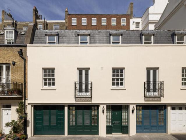 Townhouse for rent in Belgravia, Greater London