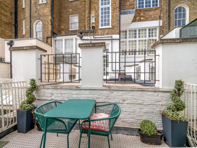 Townhouse for rent in Cat Hill