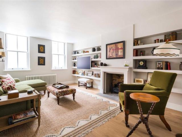 Townhouse for rent in Knightsbridge