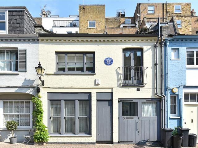 Townhouse for rent in South Kensington