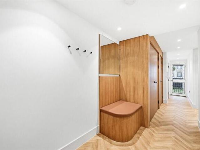 Townhouse for rent in Cat Hill
