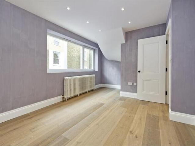 Townhouse for rent in Cat Hill