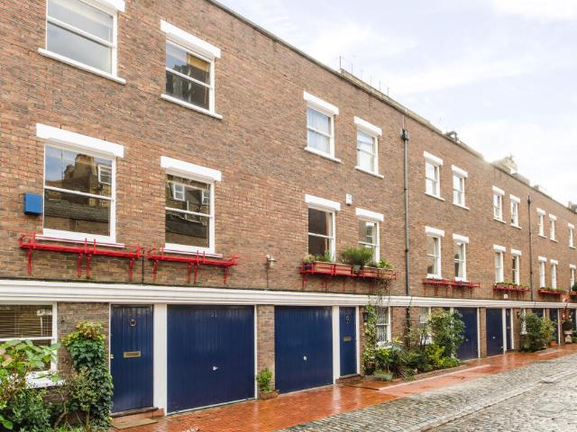 Townhouse for rent in Notting Hill