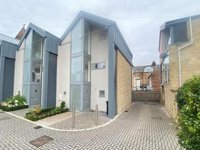 House for sale in Harrogate, North Yorkshire