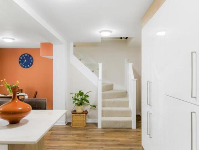 Townhouse for sale in Dowanhill, Scotland