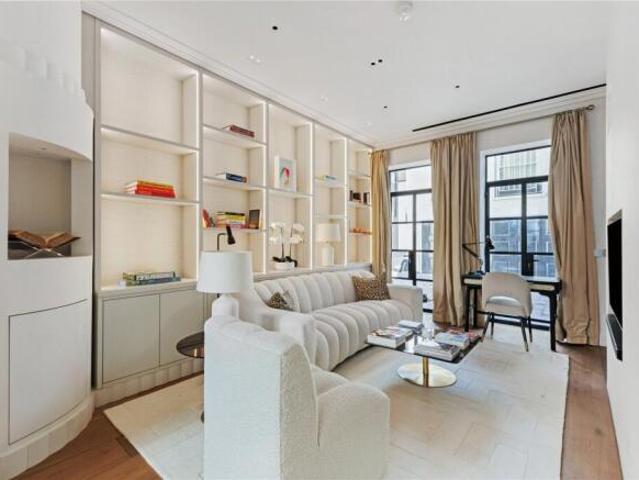 Townhouse for sale in Belgravia, Greater London