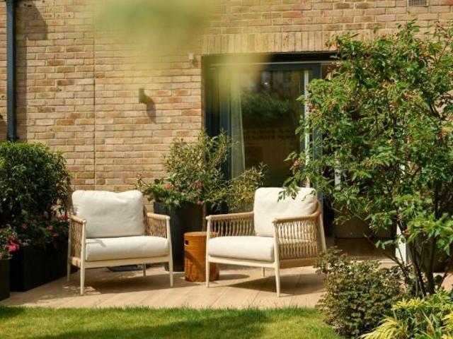 Townhouse for sale in Twickenham, Greater London