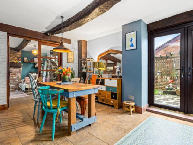 Townhouse for sale in Calderstones