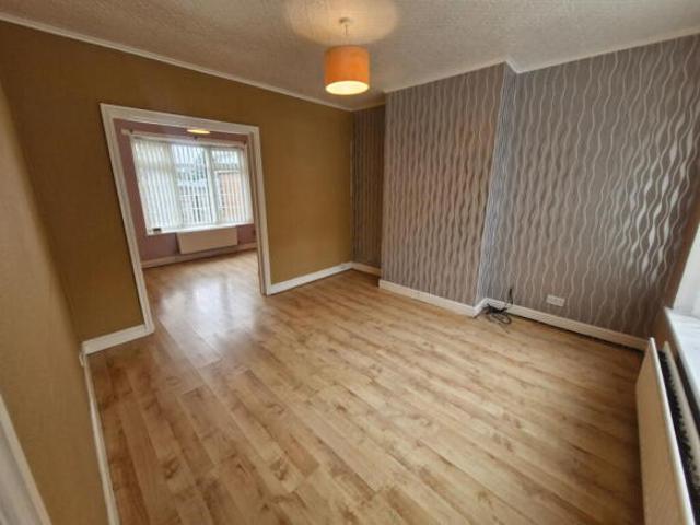 Townhouse for sale in Calderstones