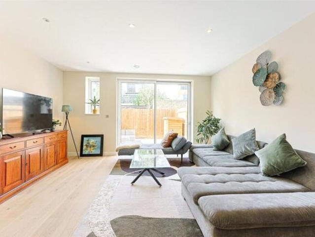 Townhouse for sale in Warwick, Warwickshire