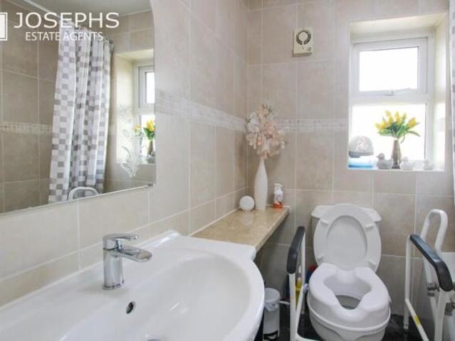 Townhouse for sale in Fernhill Gate, Lee Bank