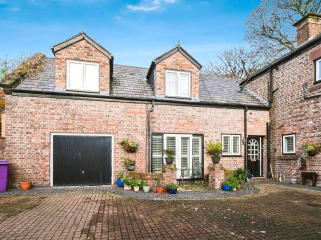 Townhouse for sale in Liverpool