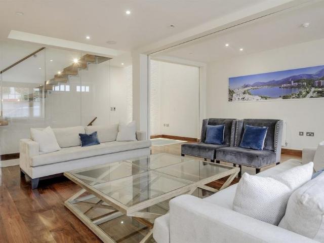 Apartment for rent in Belgravia, Greater London