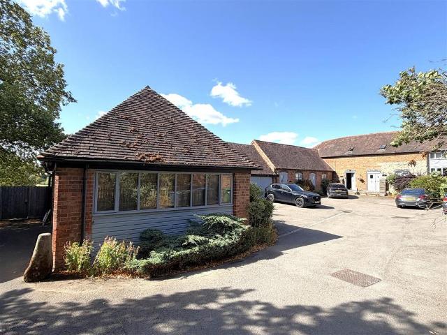 House for rent in Hampton on the Hill, Green Close