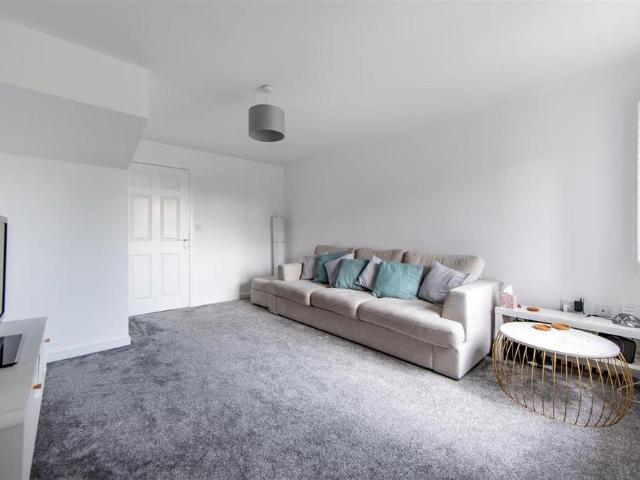 Apartment for rent in Elmwood Park, Newcastle upon Tyne