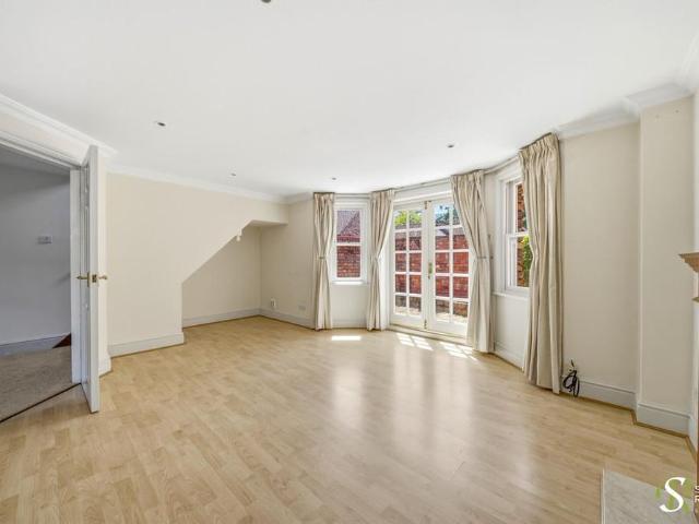 Apartment for rent in Lambourne, Epping