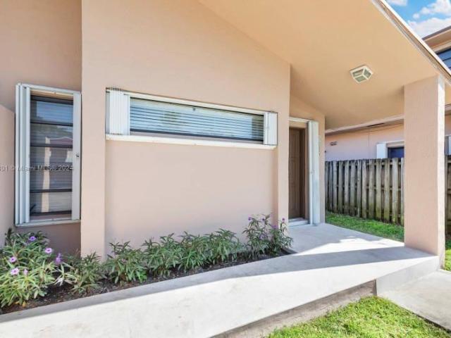 Apartment for rent in South Bay Estates, Miami