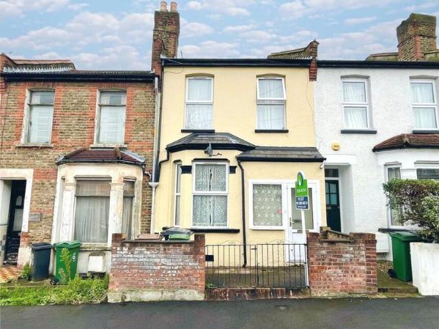 Apartment for rent in Higham Hill, Higham Hill