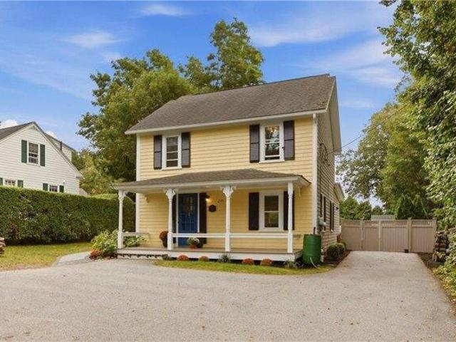 House for sale in Middletown, Newport County