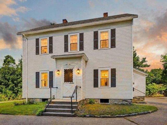 House for sale in Middletown, Newport County