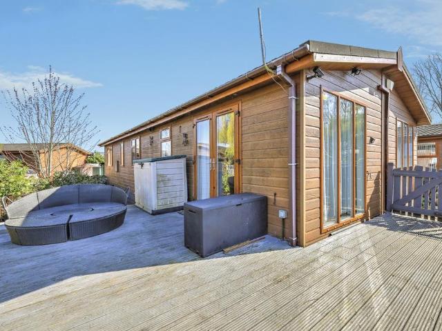 Park Home for sale in Northampton, Northamptonshire