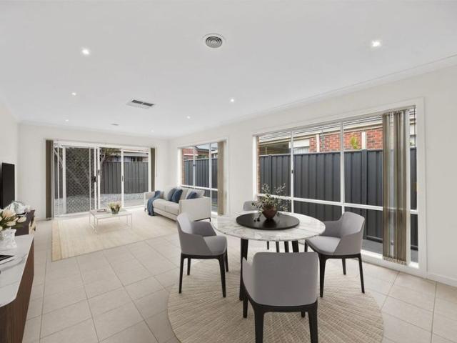 House for rent in Caroline Springs, Melbourne