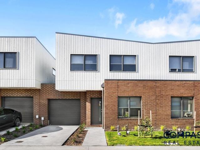Townhouse for rent in Cranbourne East, Melbourne