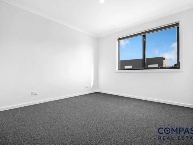 Townhouse for rent in Cranbourne East, Melbourne