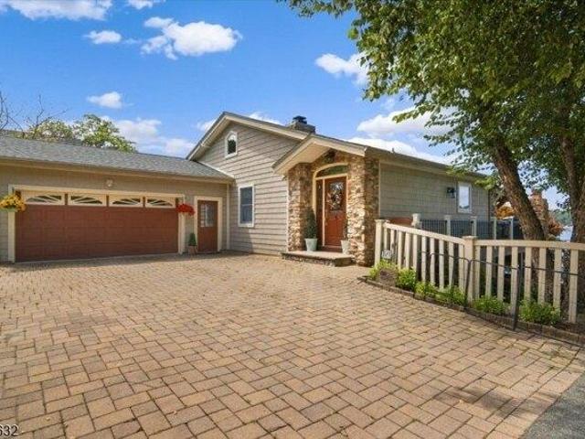 House for sale in Landing, New Jersey