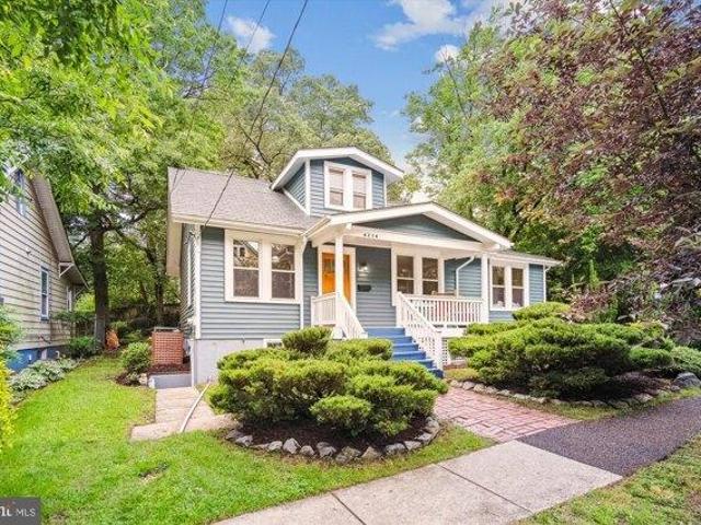 House for sale in Mount Rainier