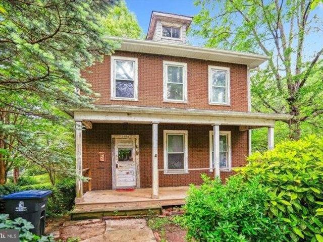House for sale in Mount Rainier