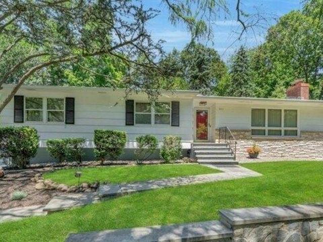 House for sale in Mountainside, New Jersey
