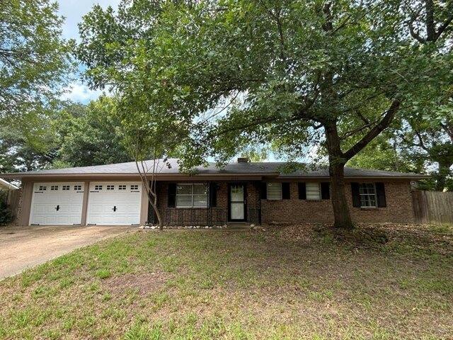 House for sale in Henderson, Texas