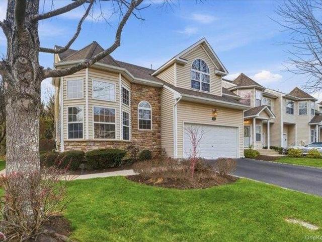 Condo for sale in Smithtown, New York