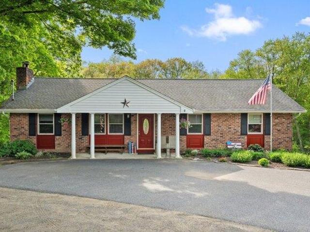 House for sale in New Fairfield, Connecticut