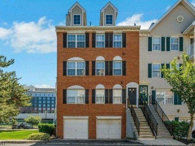 Condo for sale in University Heights, Newark