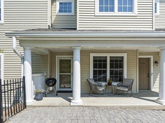 Condo for sale in Niskayuna