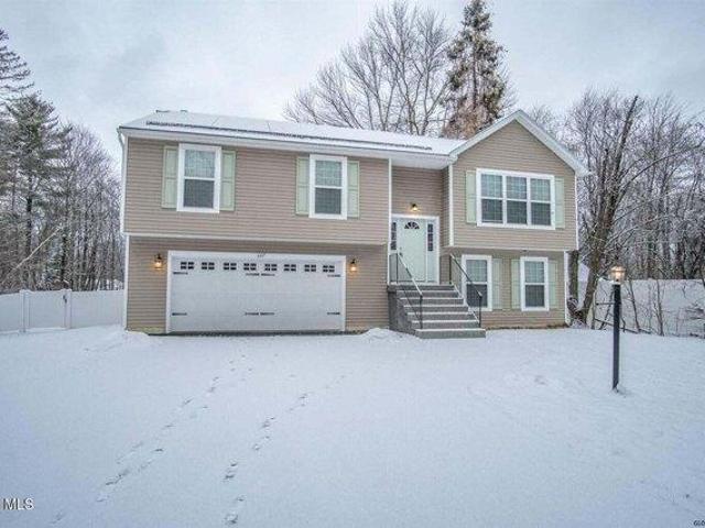 House for sale in Niskayuna, New York