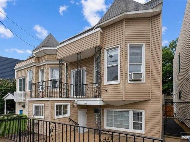 House for sale in Hudson, New Jersey