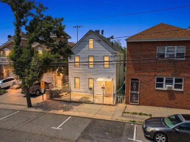 House for sale in Hudson, New Jersey