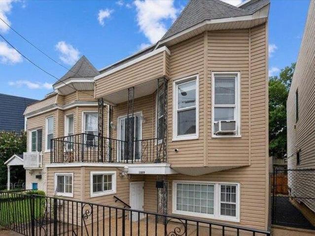House for sale in Hudson, New Jersey