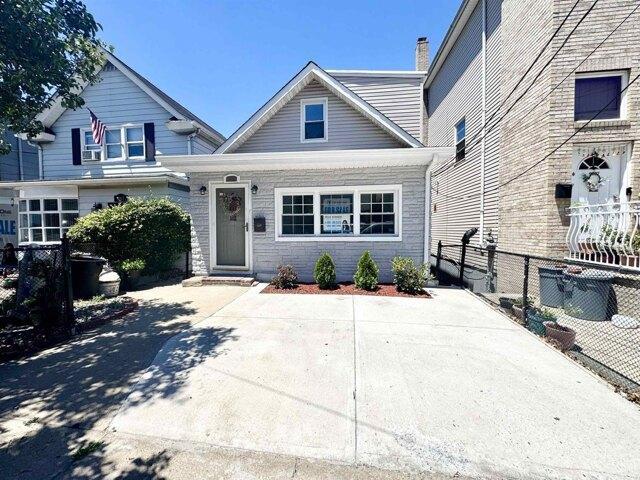 House for sale in Hudson Heights, North Bergen
