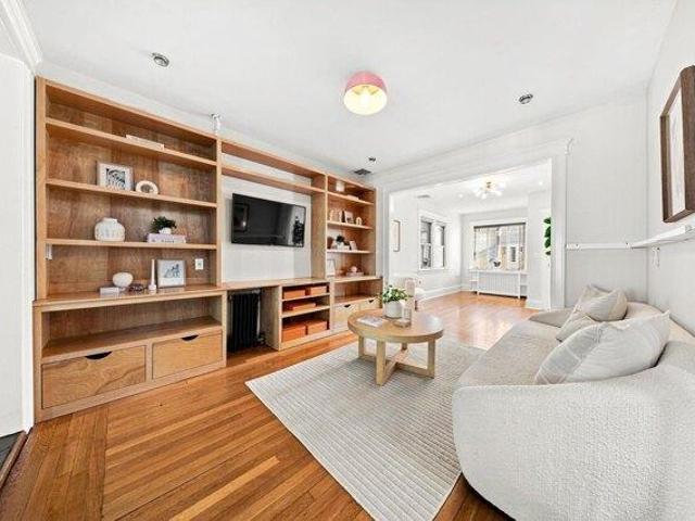 House for sale in Hudson Heights, North Bergen