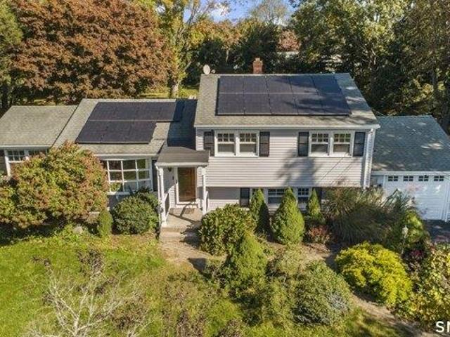 House for sale in Montowese, North Haven