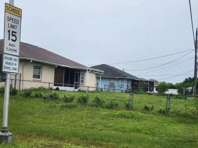 Room for rent in North Port, Florida
